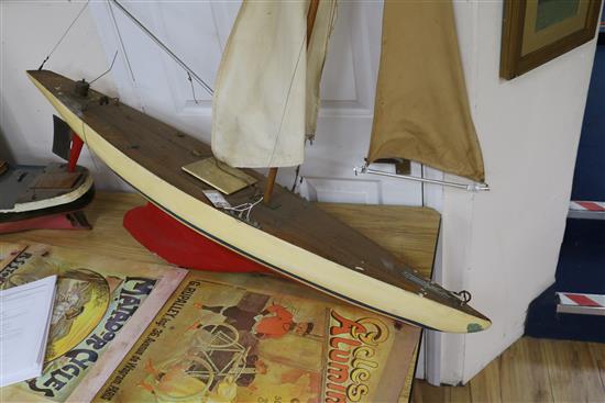 A pond yacht length 127cm height 136cm